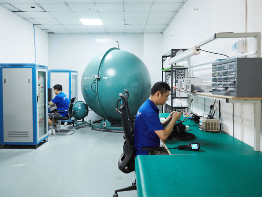 D4 LED vochtbestendige lamp met DIP Schakelbare stroom en 3CCT Loop in-out Draad 3*1.5/2.5mm2 of 5*1.5/2.5mm2 kabel door geschikt voor werkplaatsen en magazijnen