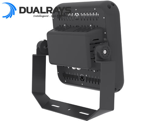 150W maritieme LED-schijnwerper met roestvrijstalen 316 beugel en hardware voor maximale corrosiebestendigheid met professionele optiek toegepast op dekken van maritieme schepen